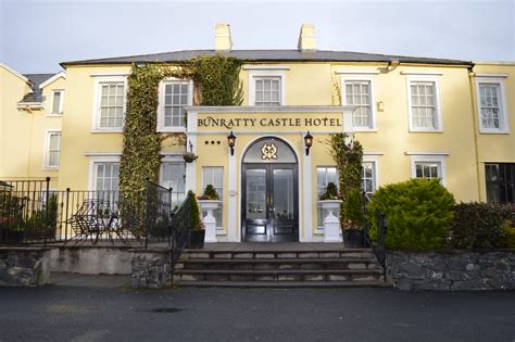 County clare irish hotel & pub milwaukee - County Clare A vine-covered country house dating from 1750, elegant Newpark House sits 3km northeast of the centre off the R352 on 20-hectare woodland grounds. Its six… 